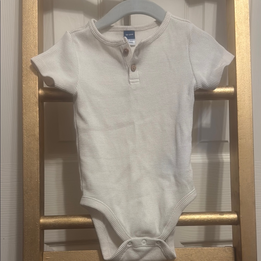 Old Navy Cream Short Sleeve Baby Bodysuit